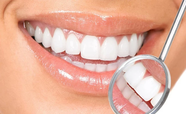Hydroquinone and oral health: Can it help with tooth discoloration?